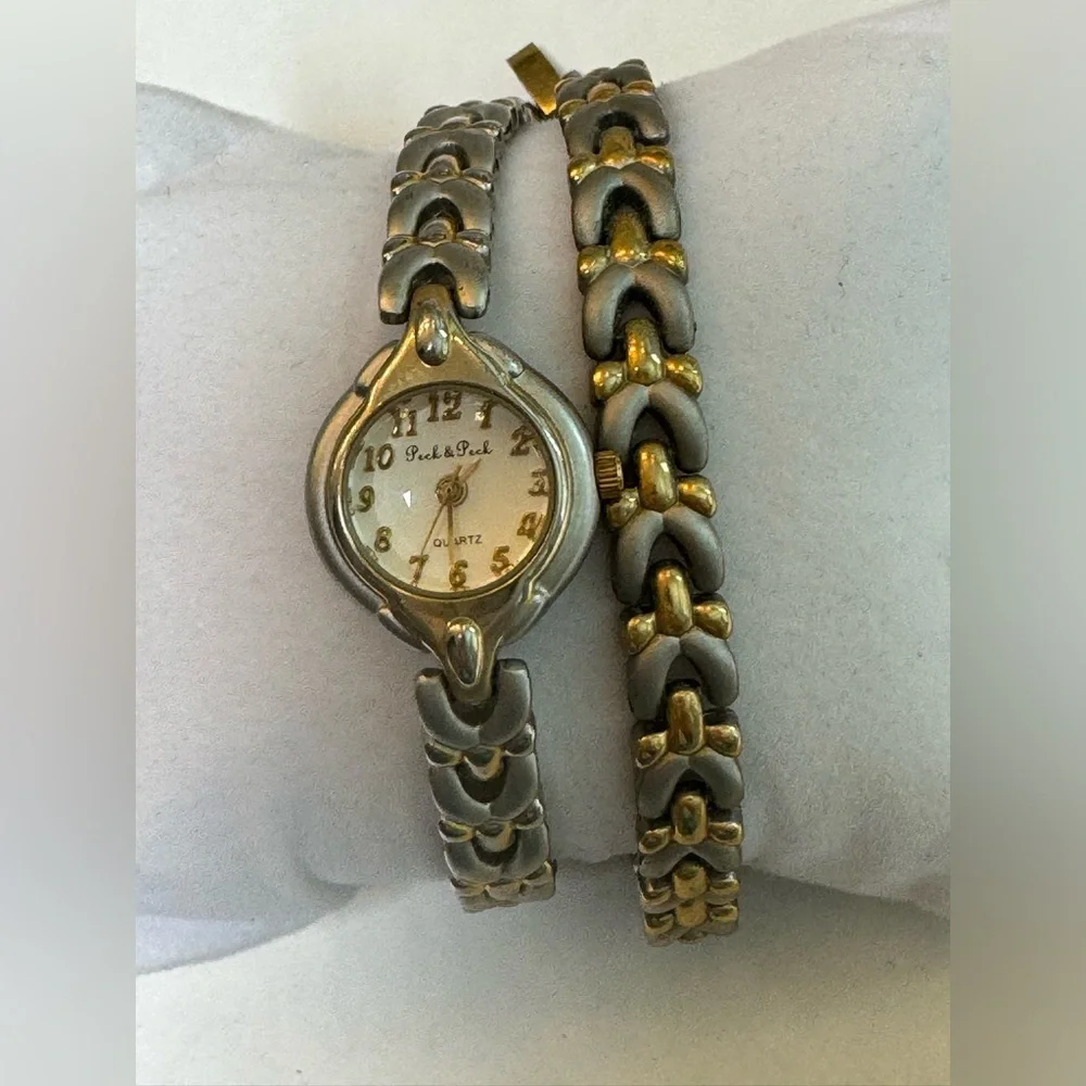 Vintage Peck & Peck Ladies Gold & Silver Tone Watch & Bracelet Set PCP4249